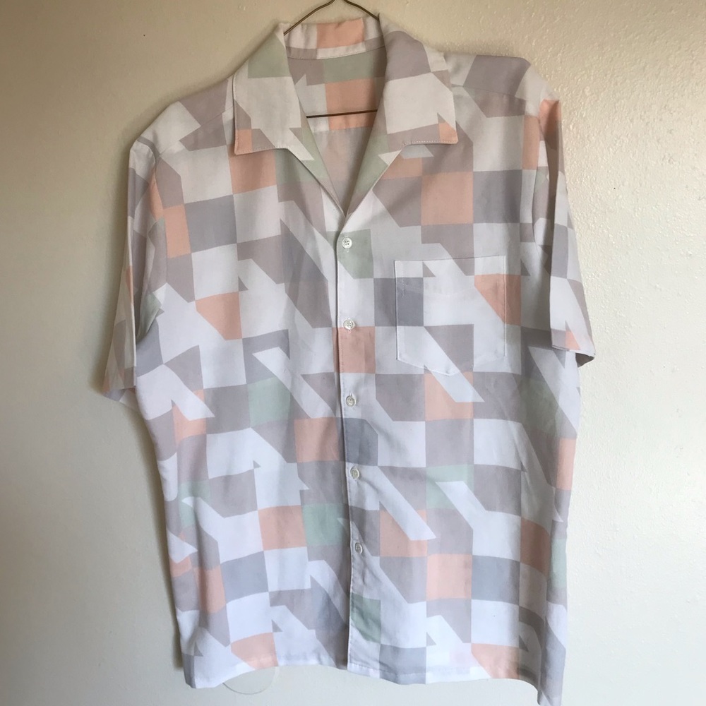 Geometric pattern vintage button up!!